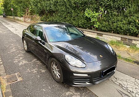 Porsche Panamera - -