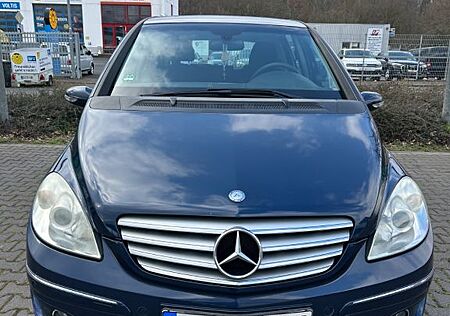 Mercedes-Benz B 200 -