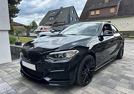 BMW 228i Top gepflegter Coupé XDrive Mpaket 8Fach