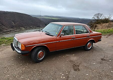 Mercedes-Benz 200 , 1. Hd., Erstlack, rostfrei, Top Ausstattung