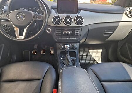 Mercedes-Benz B 200 TÜV NEU - B200 BlueEFFICIENCY //AMG NightPaket