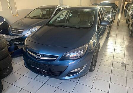 Opel Astra J Lim. 5-trg. Active