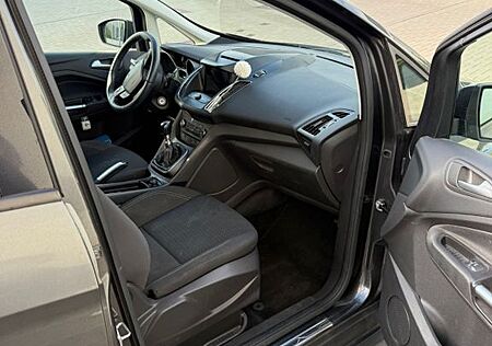 Ford C-Max 1,5 EcoBoost 110kW Titanium Titanium