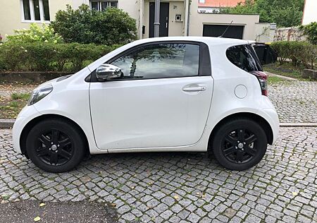 Toyota iQ + 1,33-l-Dual-VVT-i Multidrive S +