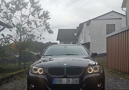 BMW 320i - e90