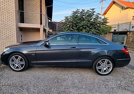 Mercedes-Benz E 220 Coupé CDI BlueEFFICIENCY ELEGANC...