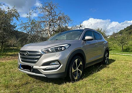 Hyundai Tucson 1.6 2WD Leder/Automatik/Pano/AHK