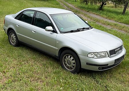 Audi A4 1.6 - B5 grau Limousine