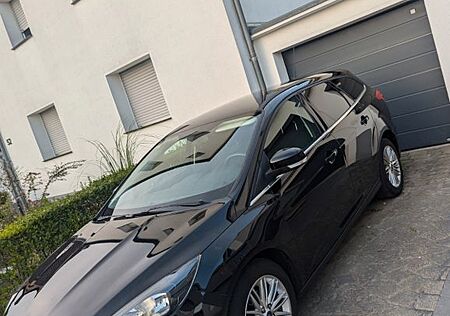 Ford Focus 1,0 EcoBoost 92kW Cool & Connect Turni...