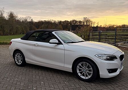 BMW 220i Cabrio Advantage, weiß, sehr gepflegt,