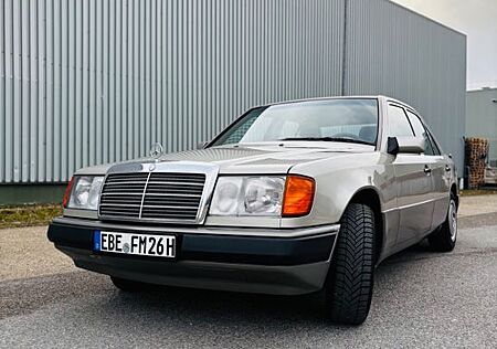 Mercedes-Benz 230