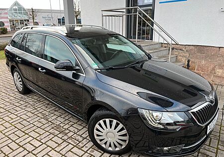 Skoda Superb Combi Best Of°Leder°Navi°AHK°2.Hd°