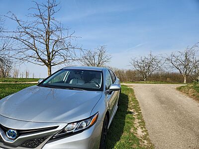 Toyota Camry SE 2.5 Hybrid