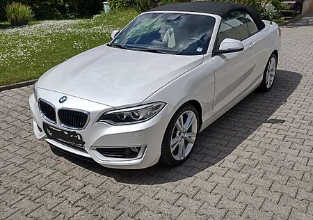 BMW 220i Cabrio Mineralweiß