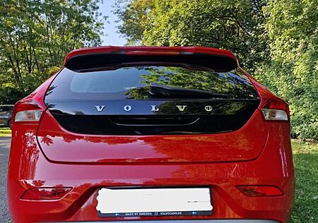 Volvo V40 D3 Momentum, R-Design Heck + Alufegen, AHK