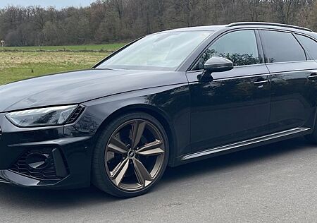 Audi RS4 Avant Bronze Edition exclusive