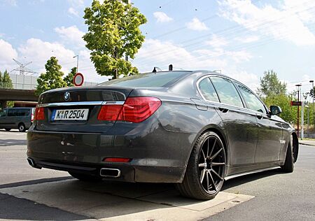BMW 740D /8-fach bereift/TÜV neu/viele Neuteile/voll