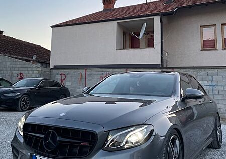 Mercedes-Benz E 400 4MATIC AMG Line Autom. AMG Line