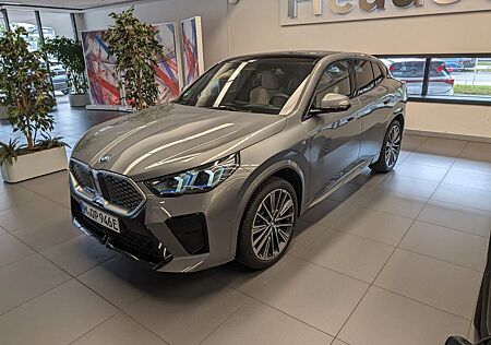 BMW iX2 xDrive30 M-Sport DrivingAssProf, AHK