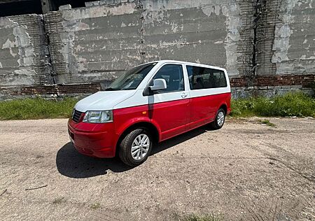 VW T5 Kombi Volkswagen Topzustand 8-fach bereift Alufelgen