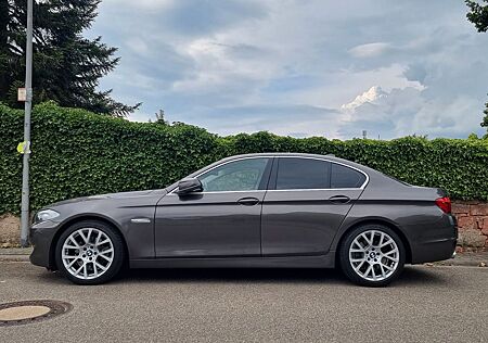 BMW 523i -