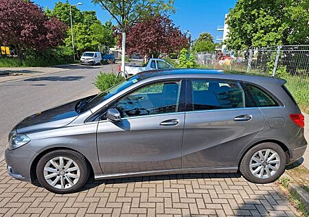 Mercedes-Benz B 180 -