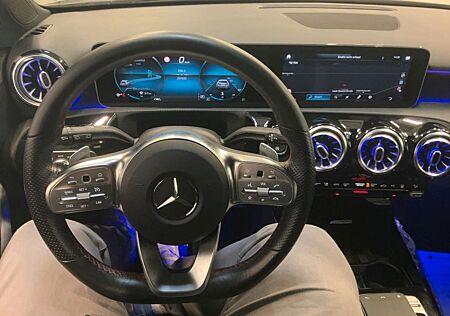 Mercedes-Benz A 180 AMG Line Night-Paket KAMERA AMBIENT STANDH