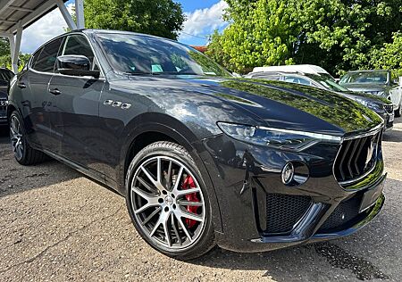 Maserati Levante GTS Q4 V8 *Carbon/B&W/Pano/Belüft./360°K