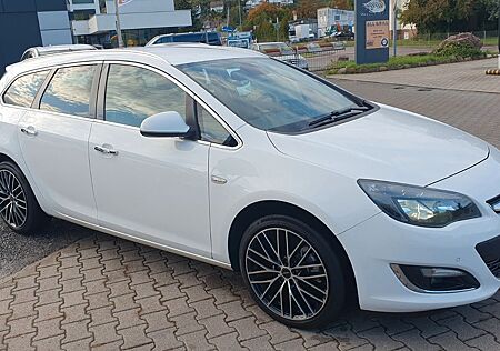 Opel Astra J Sports Tourer/Automatik/Navi /AHK/18Zoll