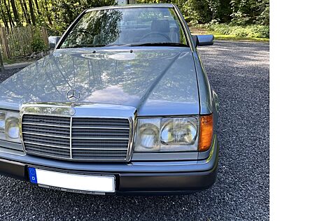 Mercedes-Benz E 230 CE 2 Hand Top gepflegt Schiebedach