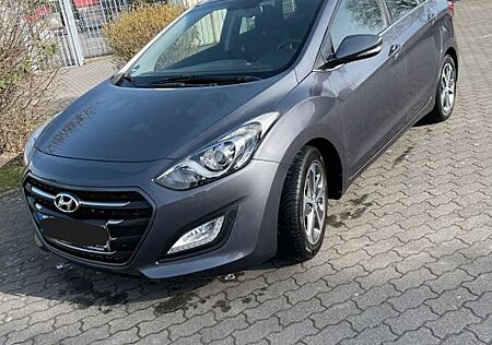 Hyundai i30 blue 1.6 CRDi 81kW Trend Trend