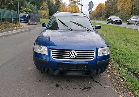 VW Passat Variant Volkswagen ComfortlineKlimatr.AHK.Sitzh..1Hand.1A.Tüneu!