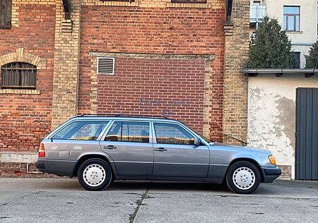Mercedes-Benz E 280 , Topzustand, Klima, SD, 7Sitzer, Schalter