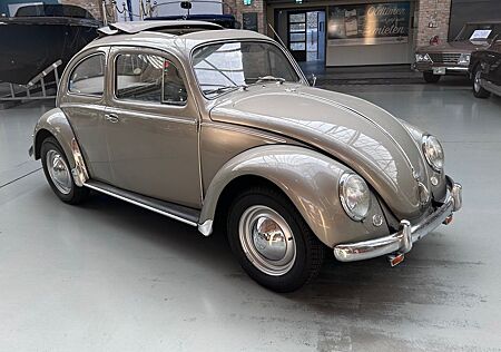 VW Käfer Volkswagen 1200 mit grossem Faltschiebedach