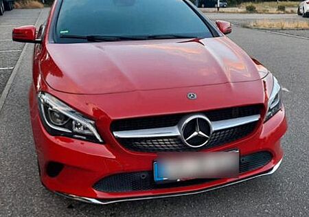 Mercedes-Benz CLA 180 Shooting Brake -