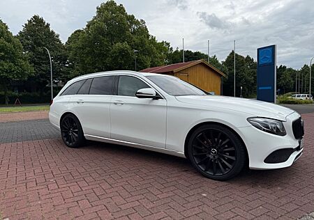 Mercedes-Benz E 220 E 220d T Autom.9G Widescreen,MultiBeam Distronic
