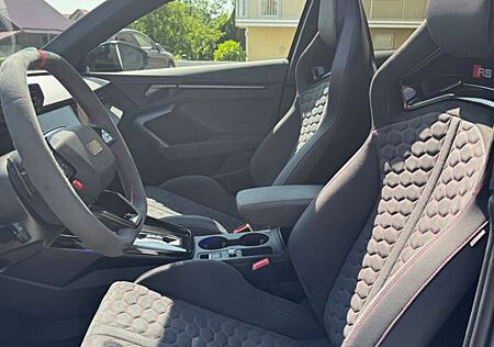 Audi RS3 2.5 - NP83.000 - SCHALENSITZE - VOLL