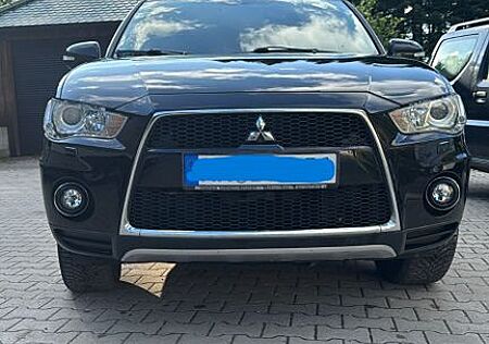 Mitsubishi Outlander 2.2 DI-D Instyle 4WD TC-SST Instyle