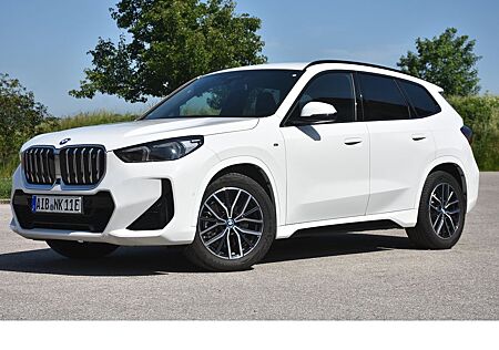 BMW iX1 30 xDrive M Sport/HuD/LED/Alcantara