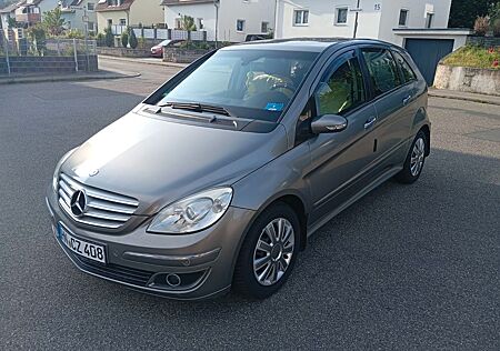 Mercedes-Benz B 200 -