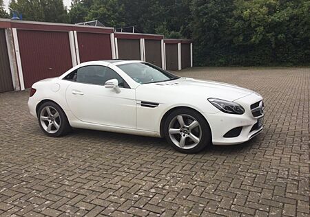 Mercedes-Benz SLC 200 9G-TRONIC DYNAMIC SELECT