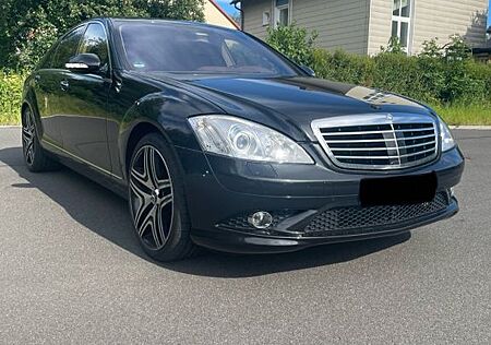 Mercedes-Benz S 500 -