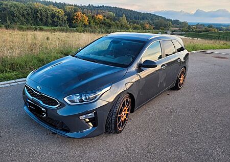 Kia Cee'd Sportswagon 1.4 T-GDI *AHK *8-fach bereift