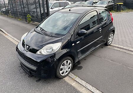 Peugeot 107 /Klimaanlage/Scheckheftgepflegt/8Fachbeteift