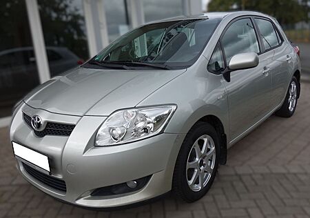 Toyota Auris Team. Neu Bremsen. TÜV 04.27