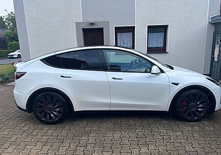 Tesla Model Y Original 8x bereift Performance