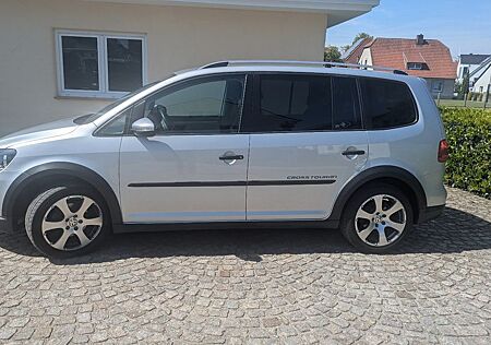 VW Touran Volkswagen 1.6 TDI - DPF Cross 6-Gg. 7 Sitzer