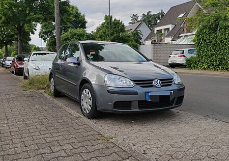 VW Golf Volkswagen 5 mit 1.5 Jahren TÜV