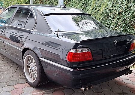 BMW 740i A -