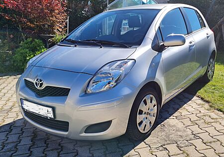 Toyota Yaris 1,33-l-Dual-VVT-i Klima, neue HU
